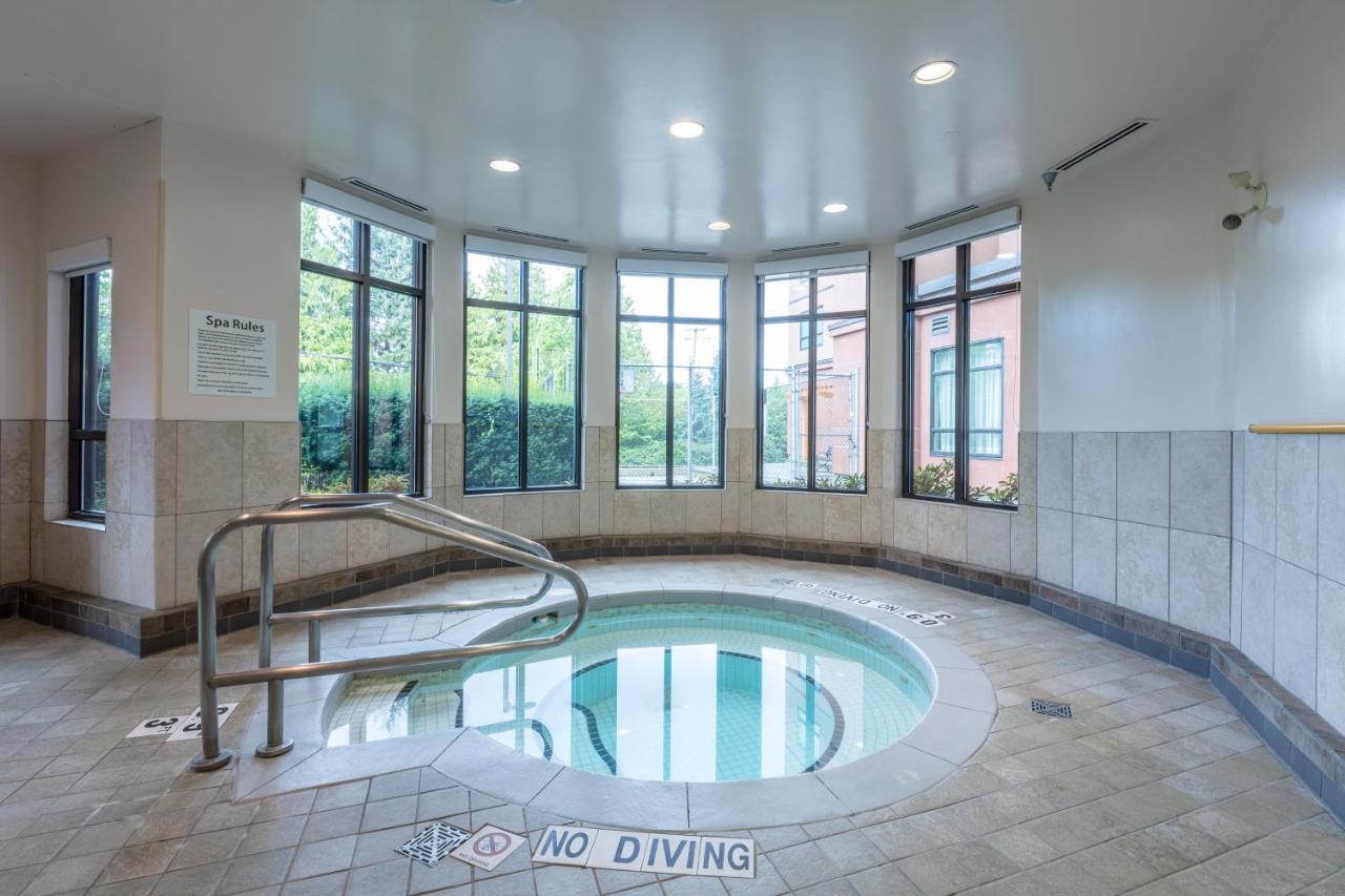 Holiday Inn Express & Suites Riverport Richmond By Ihg Екстер'єр фото