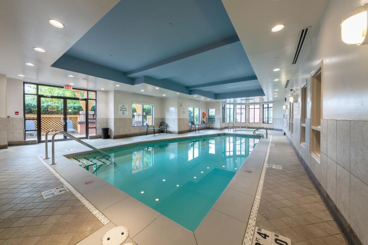 Holiday Inn Express & Suites Riverport Richmond By Ihg Екстер'єр фото