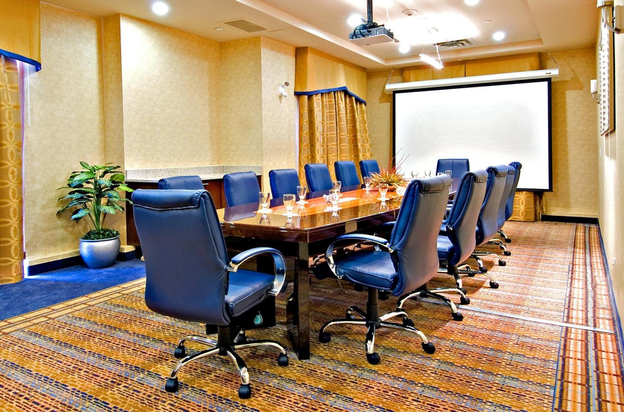 Holiday Inn Express & Suites Riverport Richmond By Ihg Екстер'єр фото