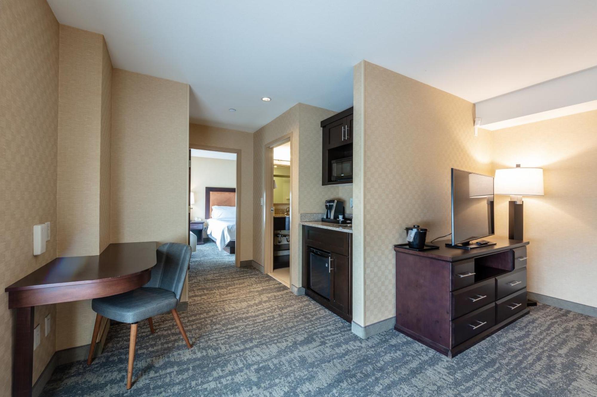 Holiday Inn Express & Suites Riverport Richmond By Ihg Номер фото